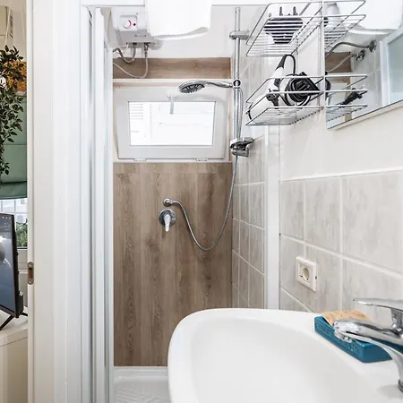 Yhellow Smart Apt With Netflix & Alexa Bari