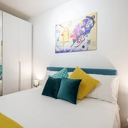 Yhellow Smart Apt With Netflix & Alexa