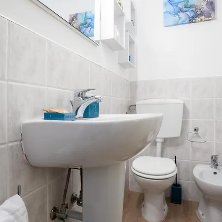 Yhellow Smart Apt With Netflix & Alexa * Bari
